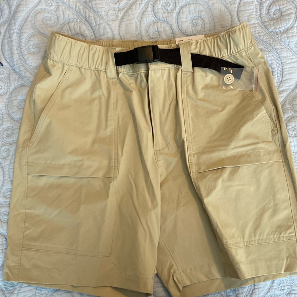 Men’s khaki shorts